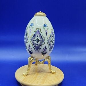 Lenox China Treasures Collection Amethyst Egg with Stand